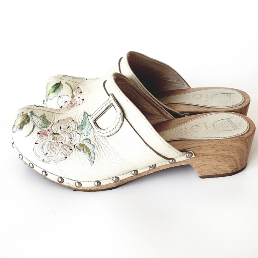 Christian Dior Embroidered Floral
Wooden Mules Size 35 - Picture 12 of 16